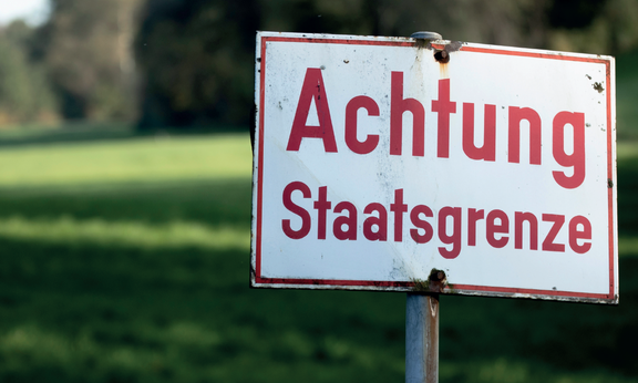 Tafel "Achtung Staatsgrenze"